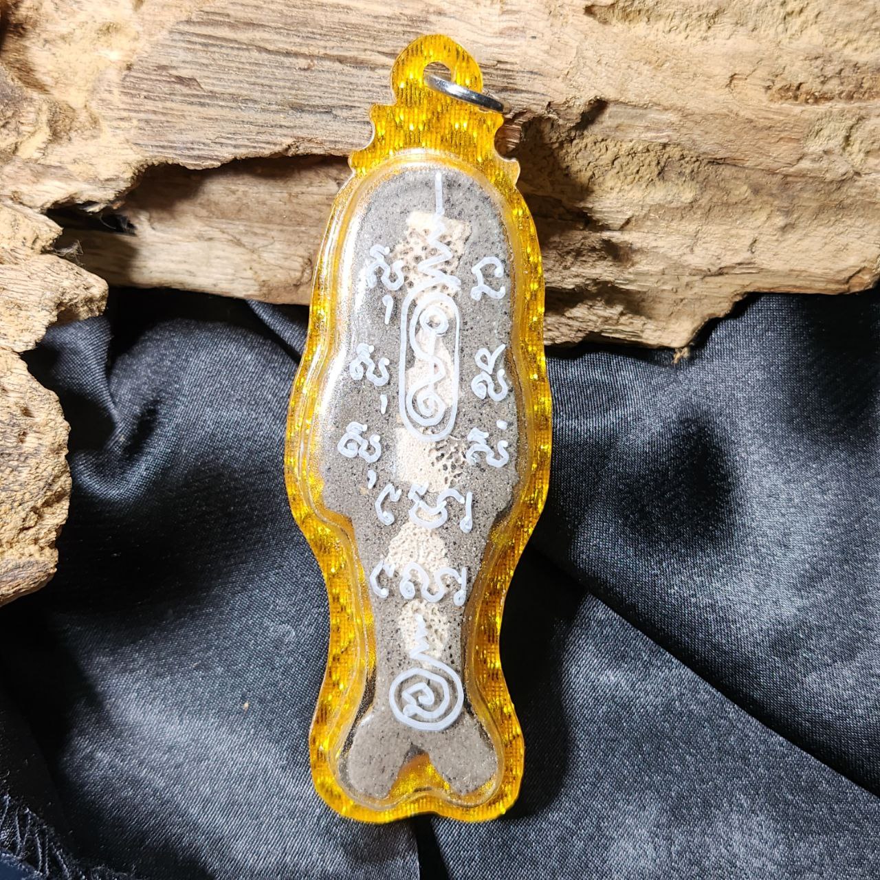 ARCHAN DAENG啊赞殿大肚女灵粉牌（黄金亚克力防水壳） | SAN Pin Selection